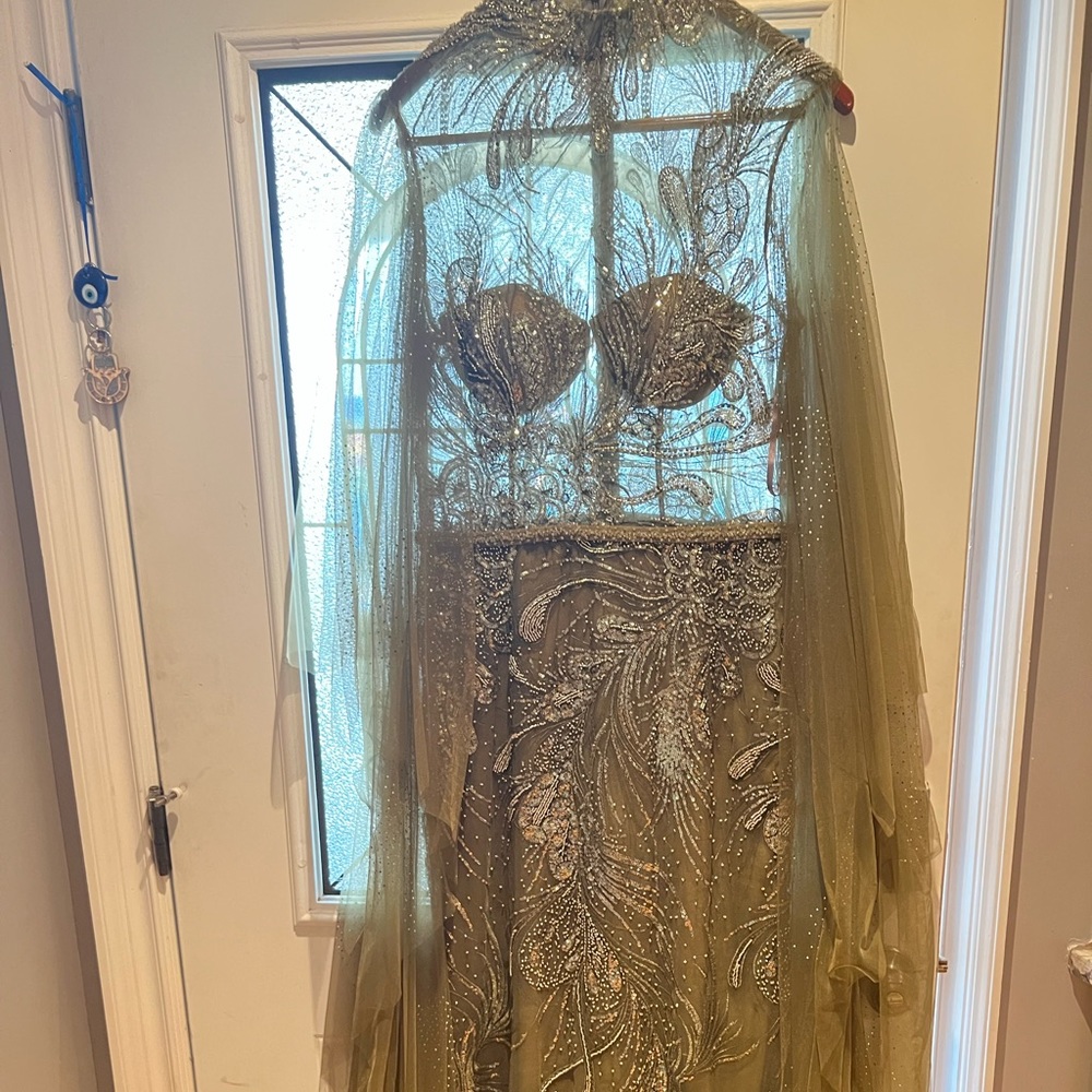 Custom gown - Picture 3 of 5